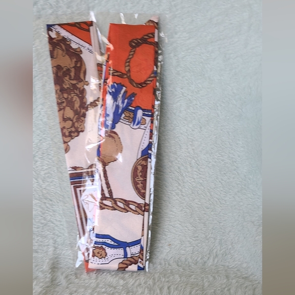 Pair Of Matching Mini Scarves - Picture 12 of 13